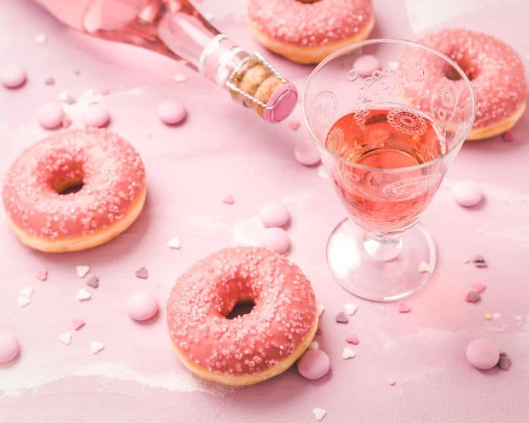 A list of desserts made with champagne and the recipes